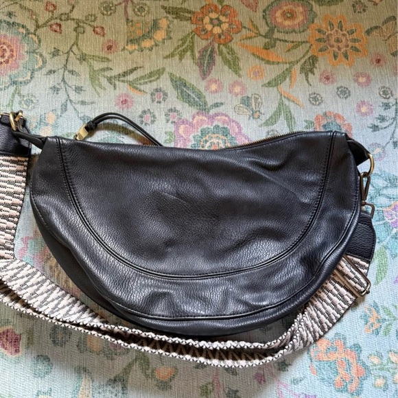 Anthropologie crescent crossbody - Picture 3 of 4